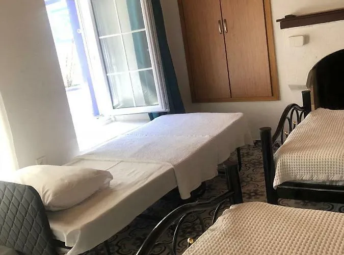 Μεγάλο δωμάτιο με κρεβάτι king-size